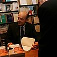 Alain JUPPE dédicace son livre à Marseille