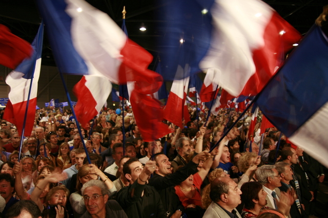 La foule "bleu-blanc-rouge" du Meeting de Nicolas Sarkozy à Marseille le 19 avril 2007
